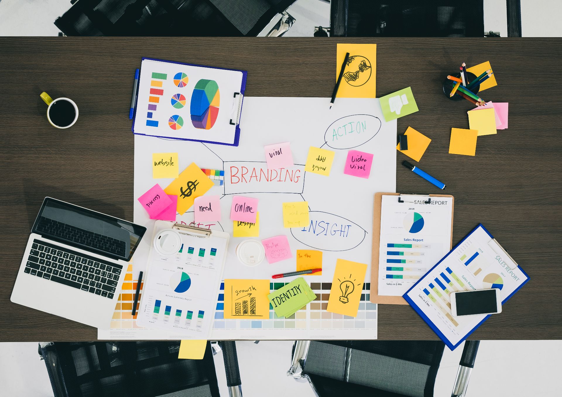 jpeg-optimizer_creative-designer-brainstorming-ducument-on-wood-t-2024-12-02-10-54-24-utc Glossary